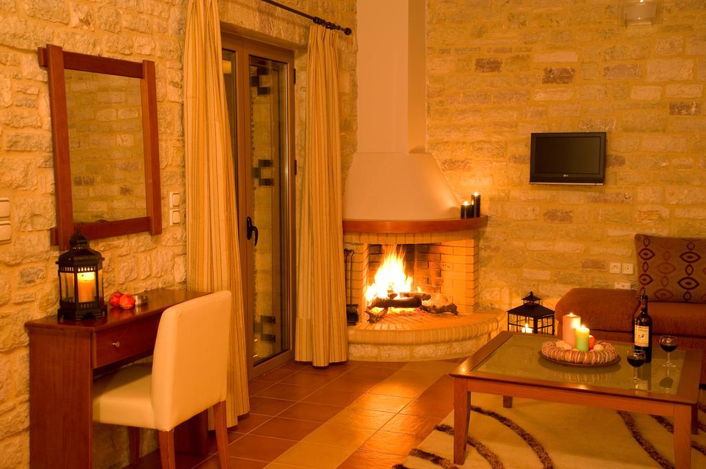 Enastron Villas Kyparissia Eksteriør billede