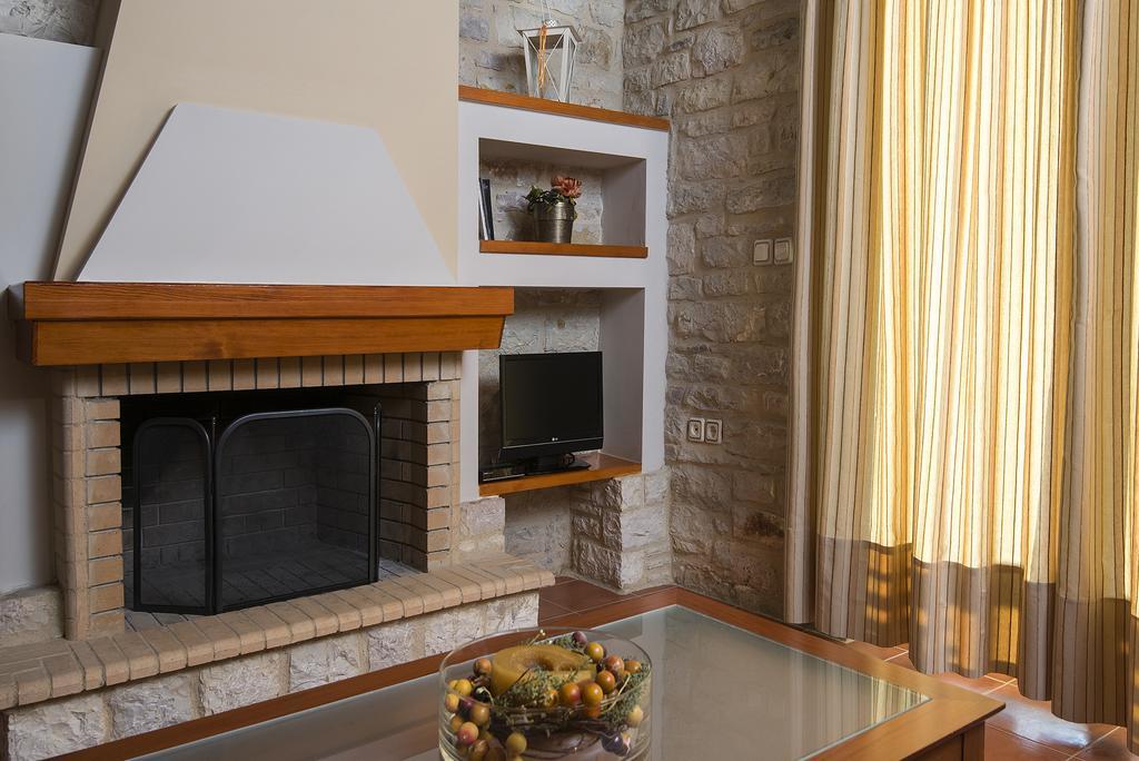 Enastron Villas Kyparissia Eksteriør billede