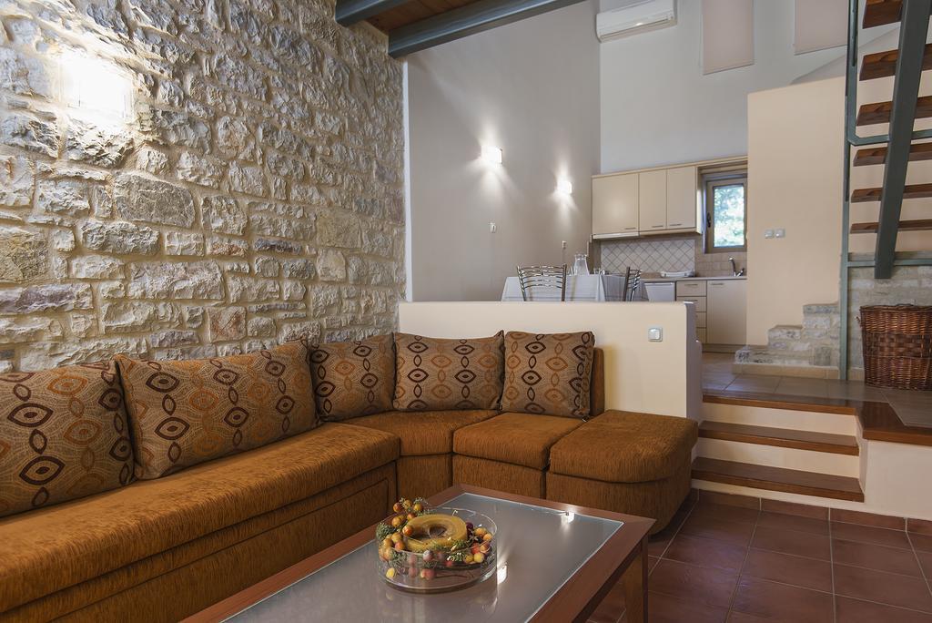 Enastron Villas Kyparissia Eksteriør billede