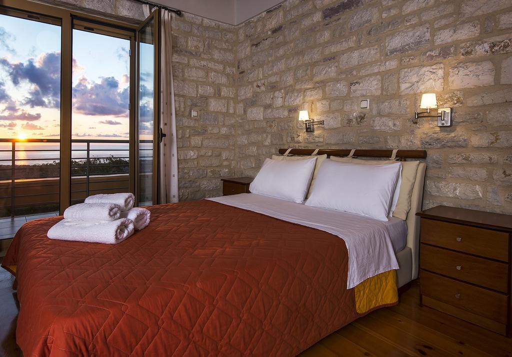 Enastron Villas Kyparissia Eksteriør billede