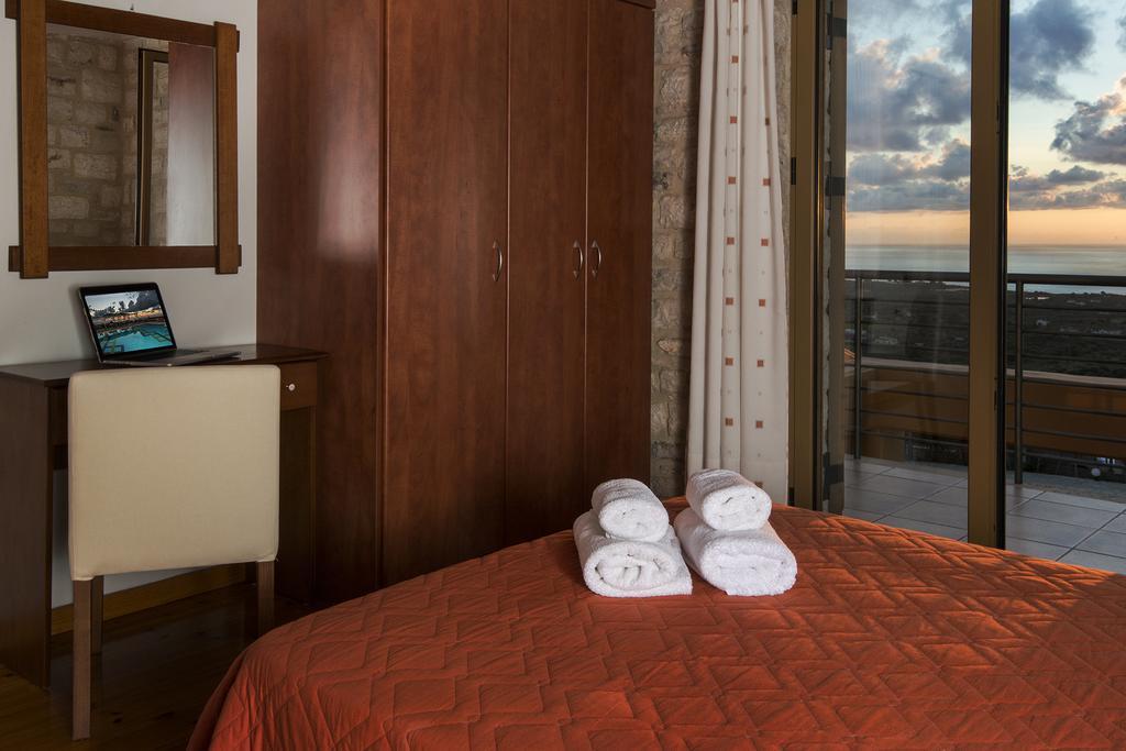 Enastron Villas Kyparissia Eksteriør billede