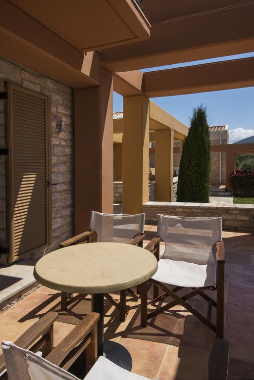 Enastron Villas Kyparissia Eksteriør billede