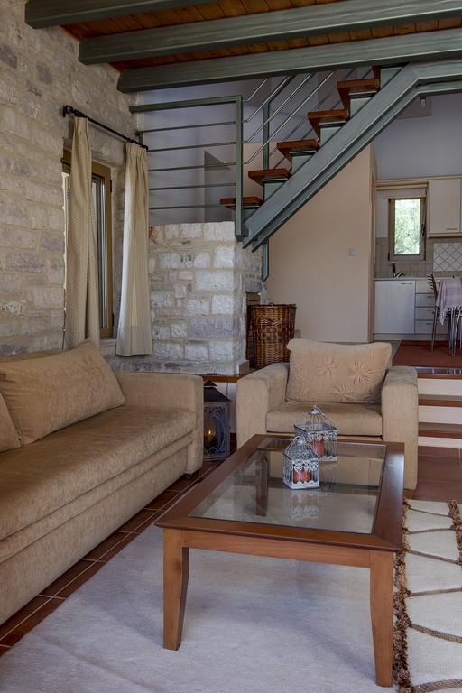 Enastron Villas Kyparissia Eksteriør billede