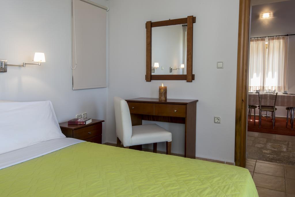 Enastron Villas Kyparissia Eksteriør billede