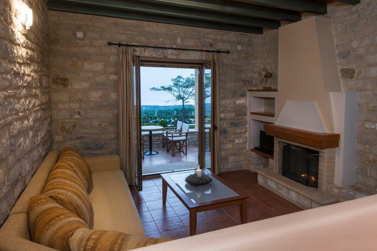 Enastron Villas Kyparissia Eksteriør billede