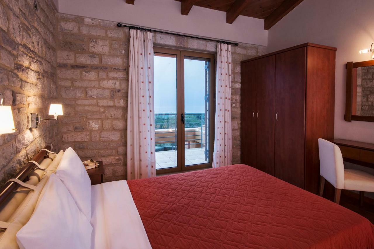 Enastron Villas Kyparissia Eksteriør billede