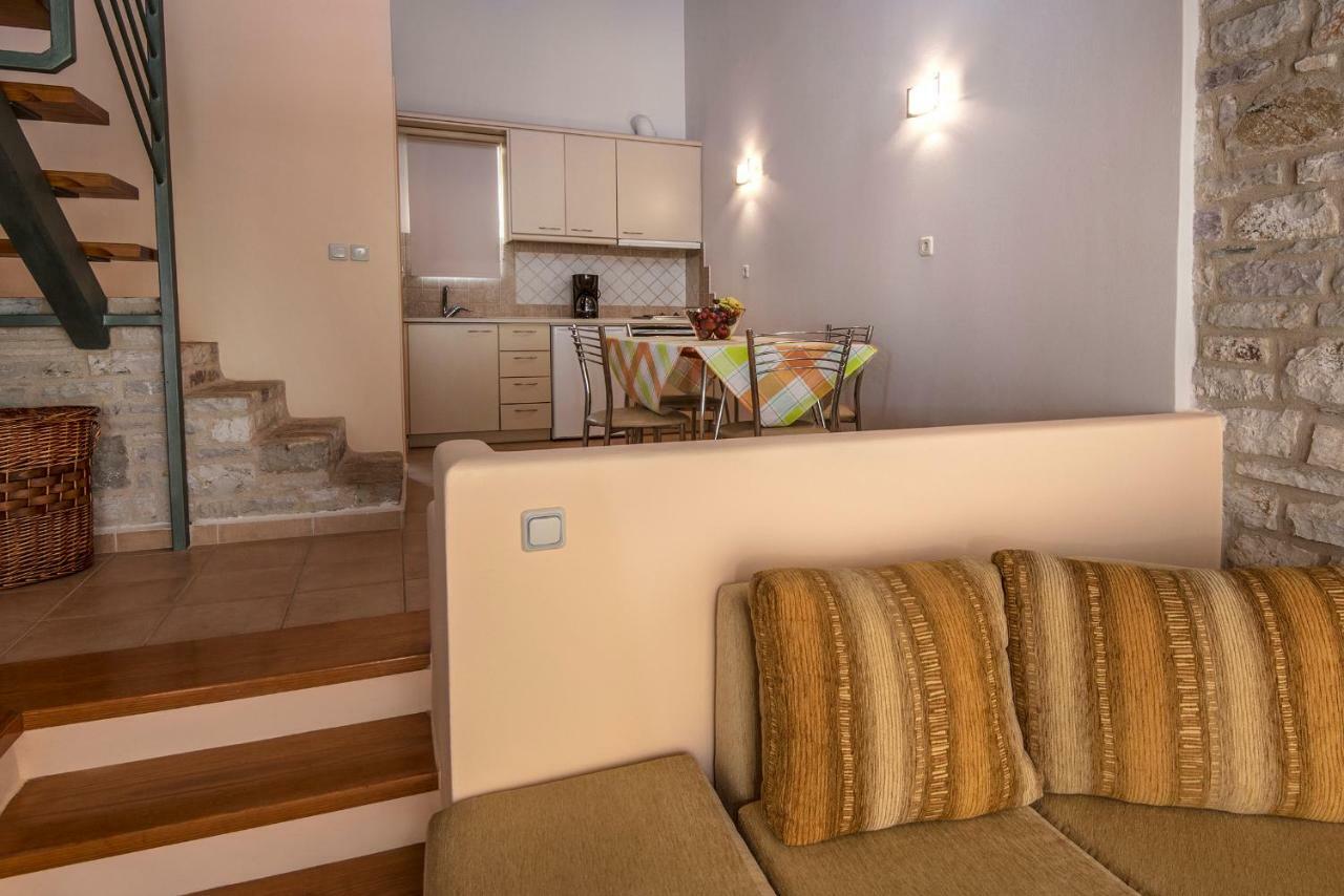 Enastron Villas Kyparissia Eksteriør billede