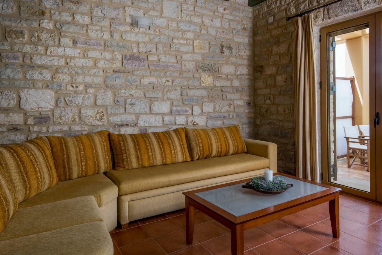 Enastron Villas Kyparissia Eksteriør billede