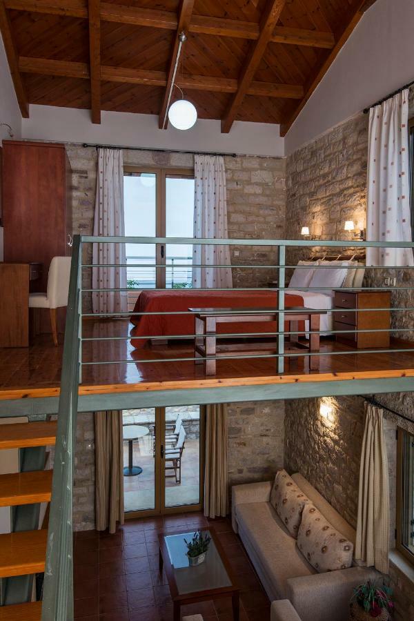 Enastron Villas Kyparissia Eksteriør billede