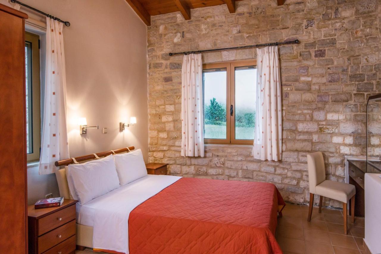 Enastron Villas Kyparissia Eksteriør billede