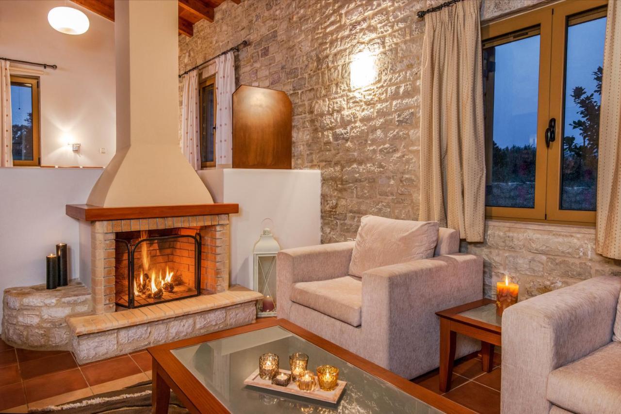 Enastron Villas Kyparissia Eksteriør billede